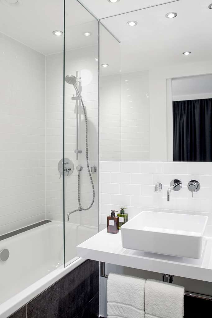 AMANO Grand Central Bathroom Jens B senberg