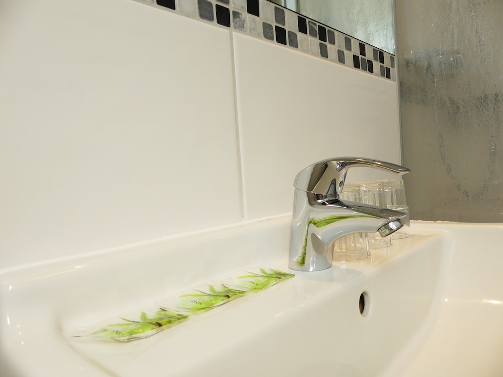 Bathroom sink