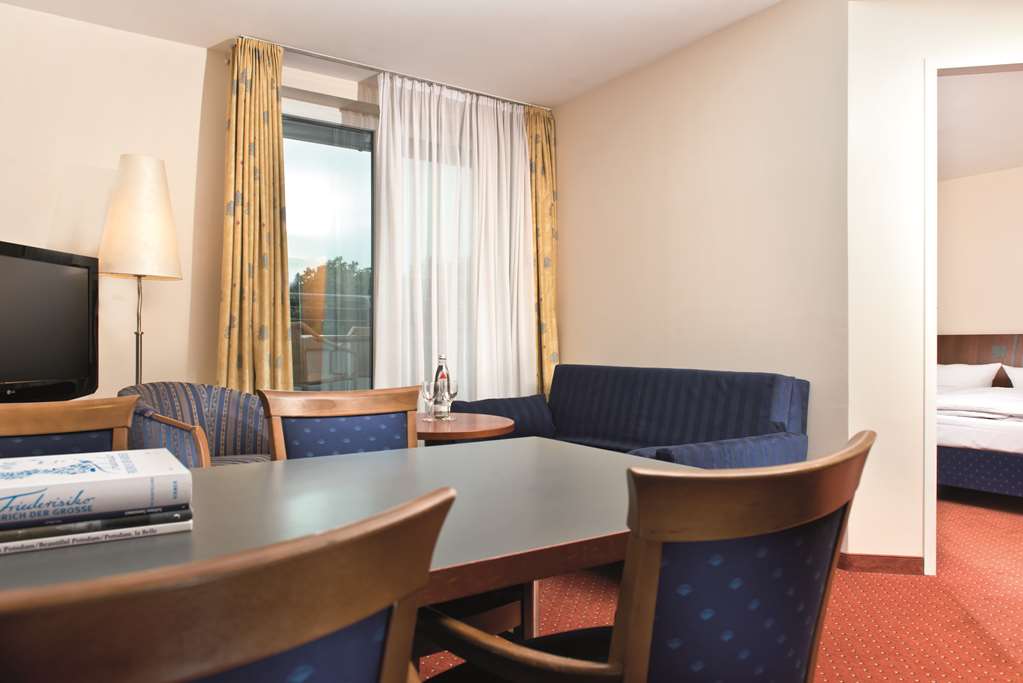 seminaris seehotel potsdam suite living area high