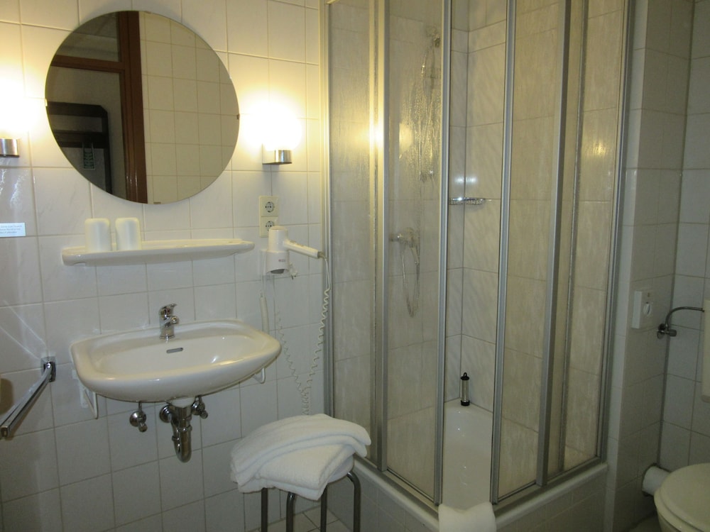 Bathroom amenities