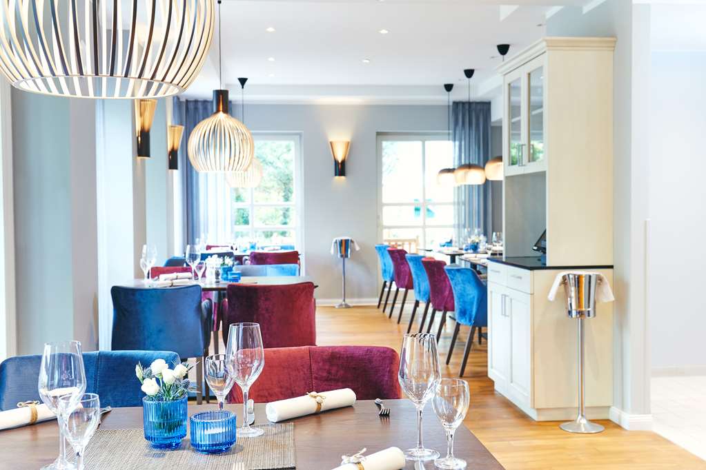 Restaurant and breakfast area