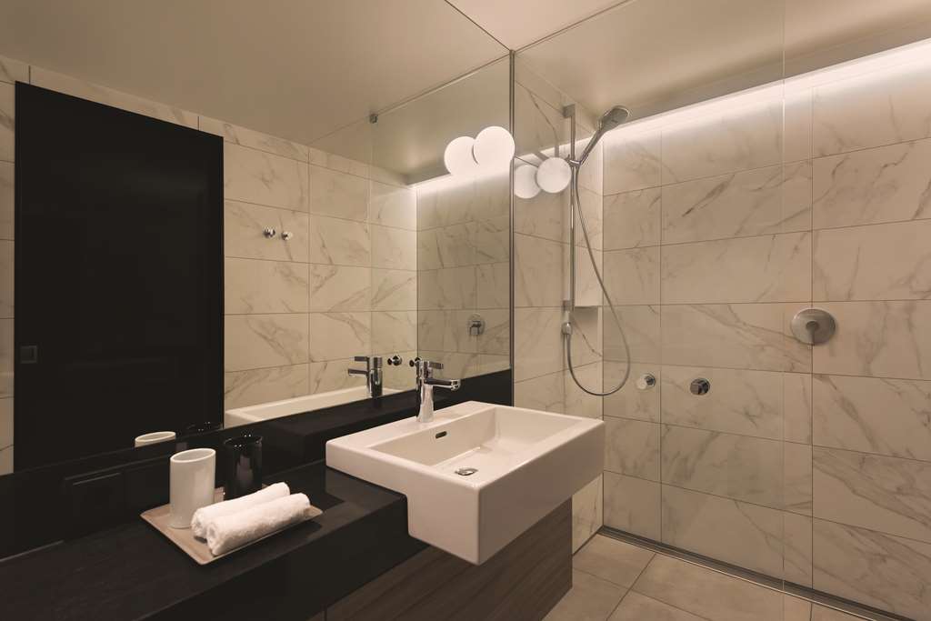 adina apartment hotel hamburg speicherstadt one bedroom bathroom