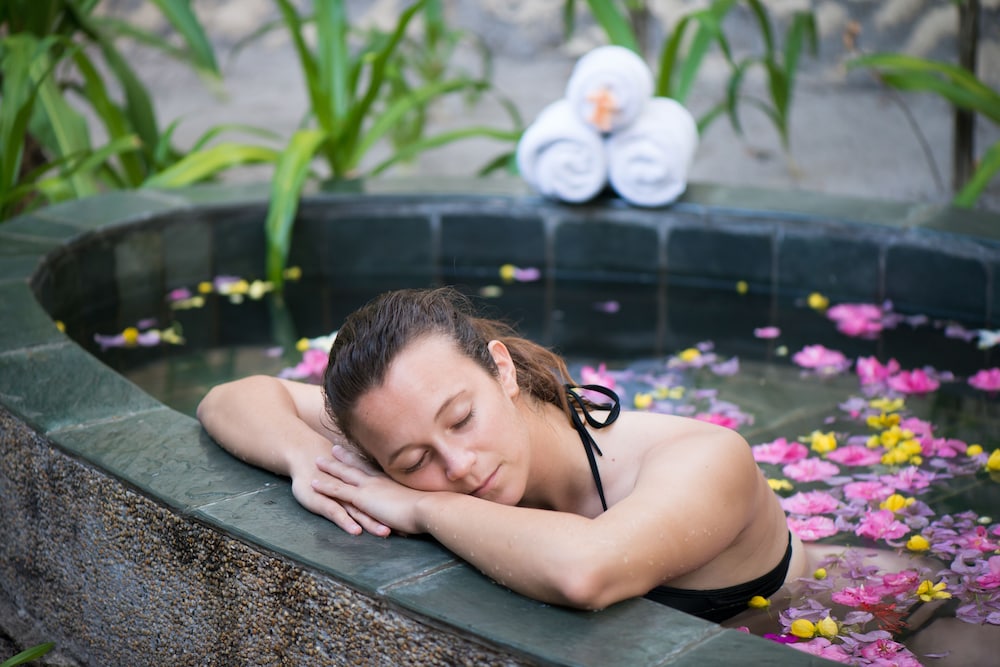 Outdoor spa tub