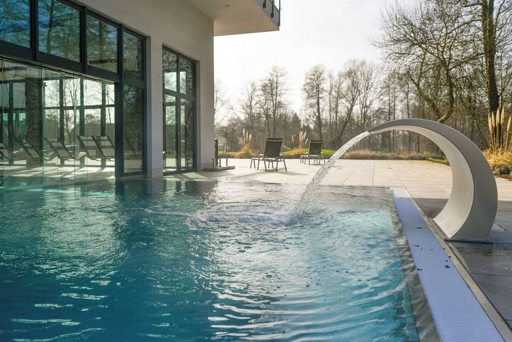 Indoor/outdoor pool