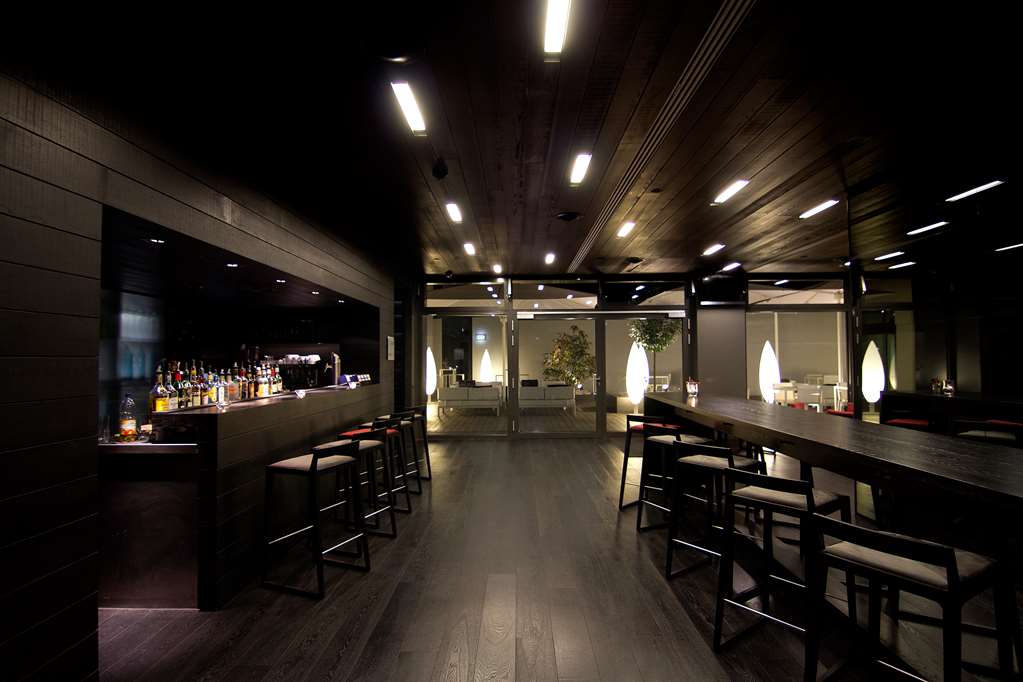 Lobby Bar