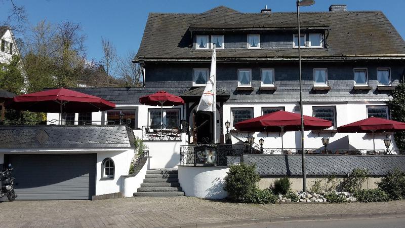 Zur Brücke