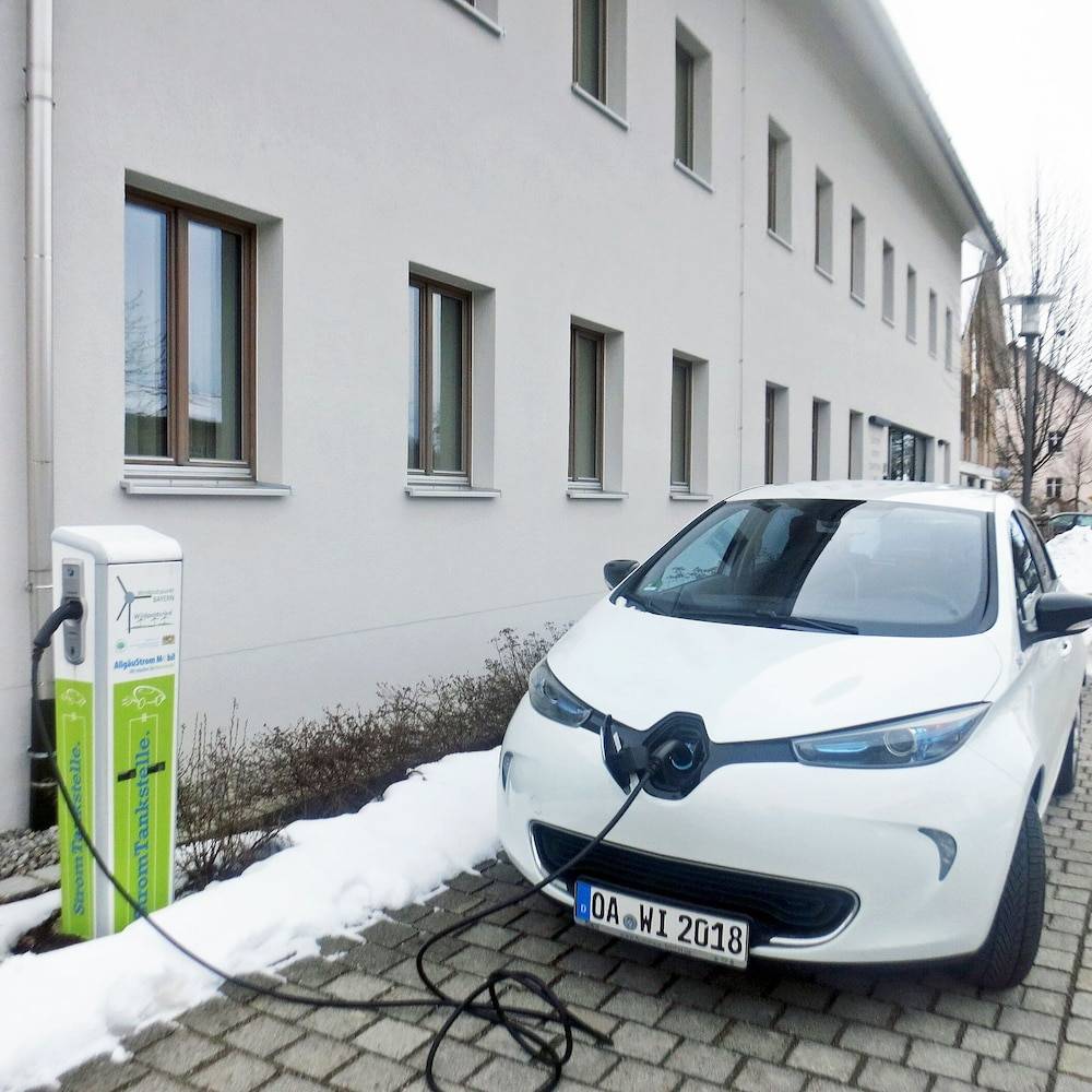 Electric vehicle charging station
