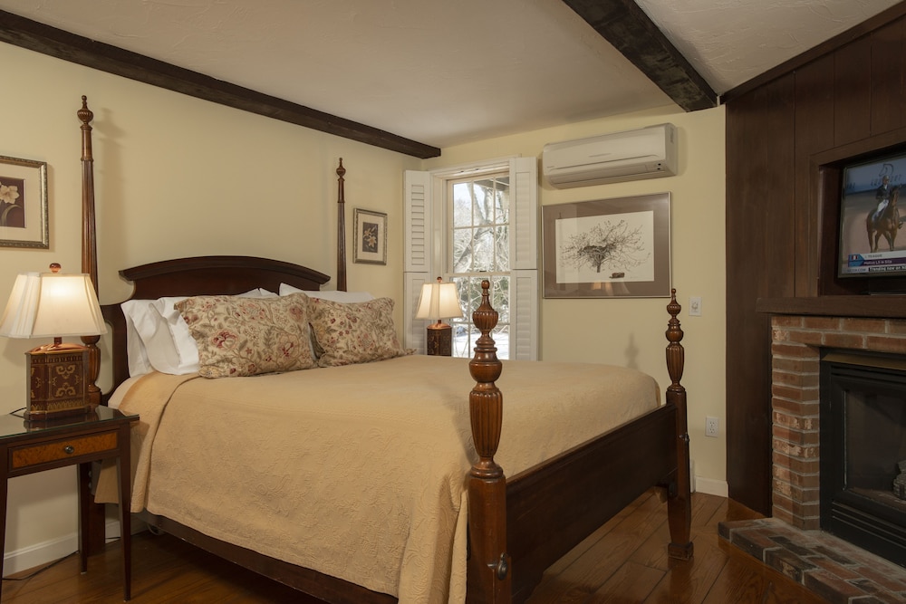 Liberty Hill Inn - photo 4