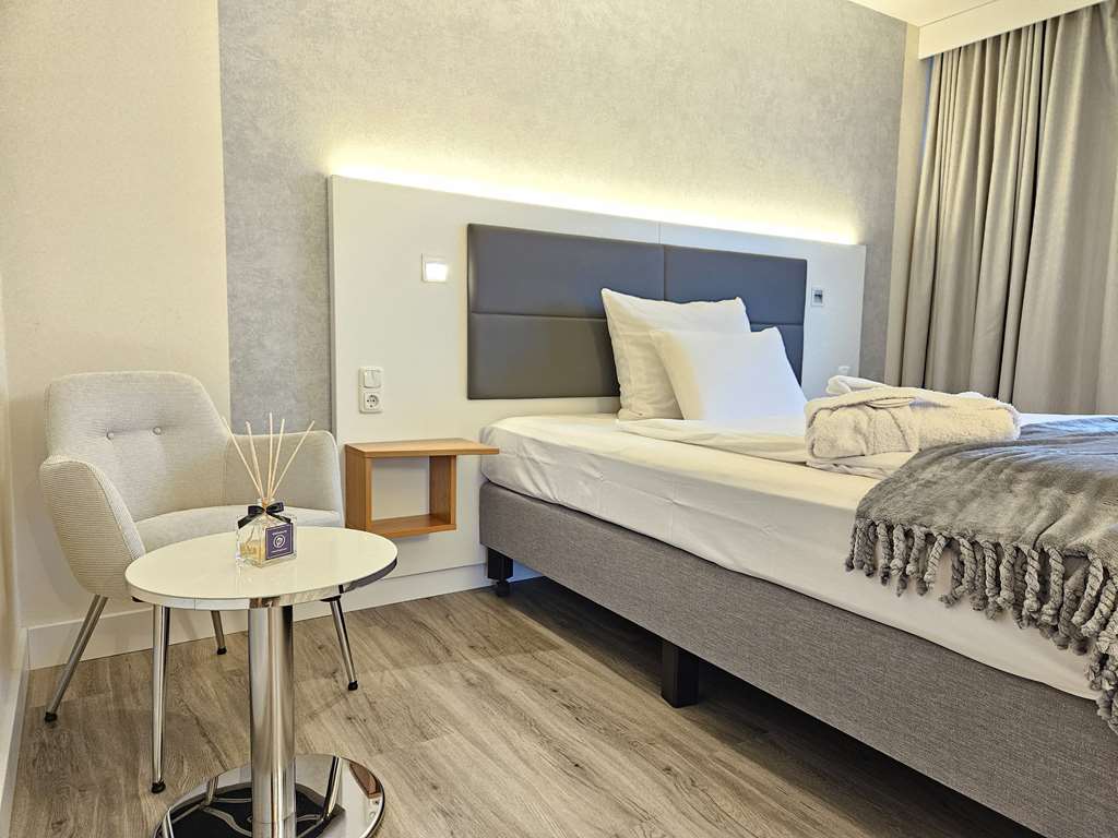 Deluxe Room include coffee maschine, bathroom amenities, bathrobe & slipper, fire tv stick