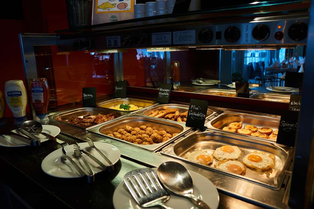warme Speisen Fruehstuecksbuffet