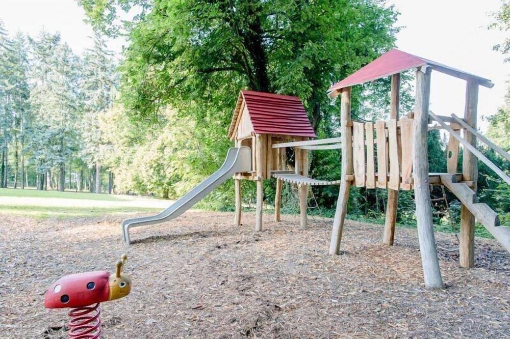 Childrens Play Area - Outdoor