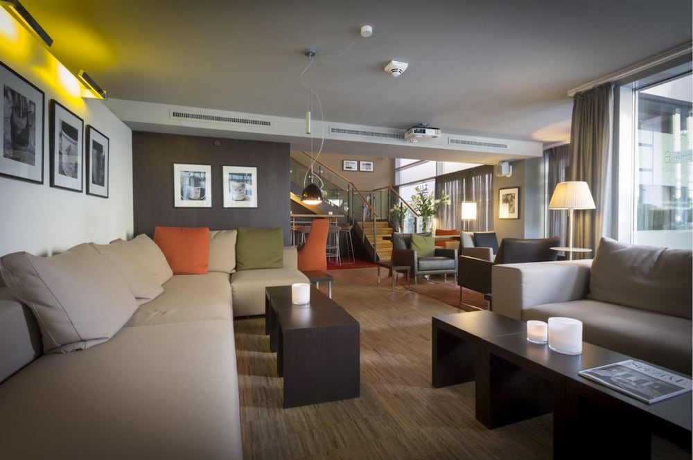Lobby lounge