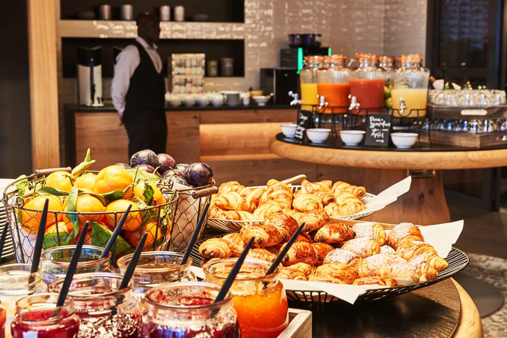 Steigenberger Hotel Muenchen/Munich, Germany - Breakfast Buffet