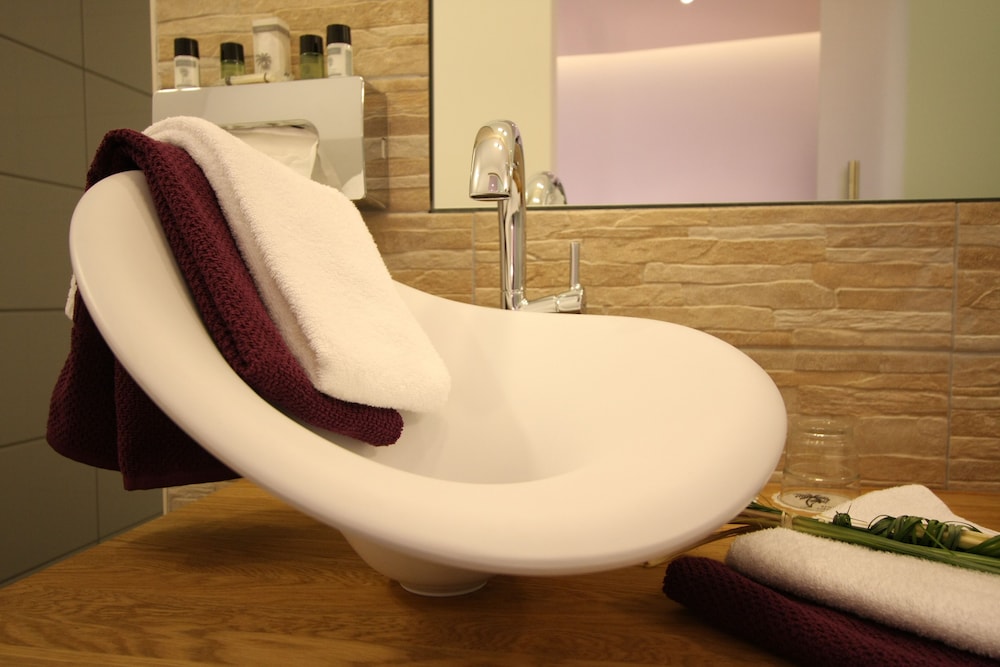Bathroom sink