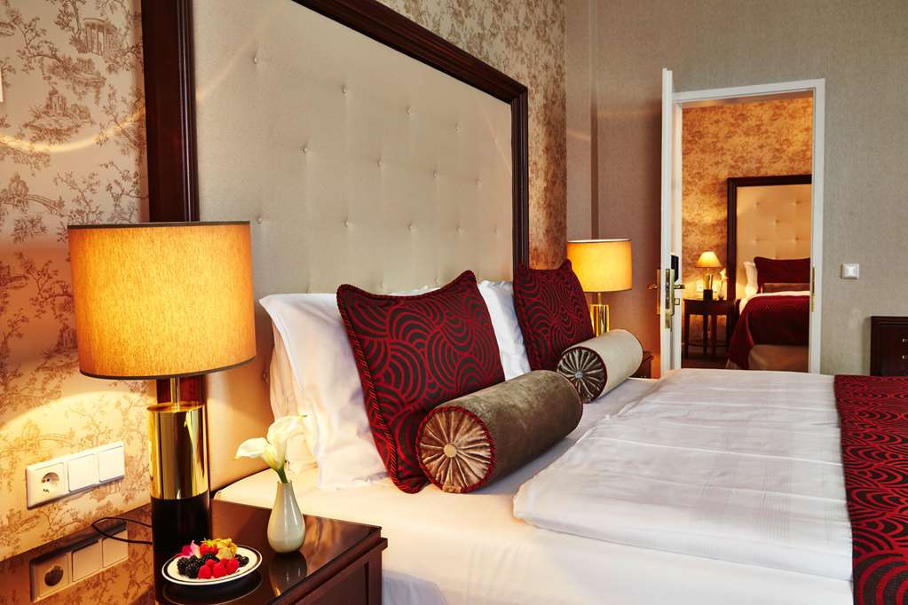 Steigenberger Frankfurter Hof, Frankfurt, Germany - Deluxe room with connecting doors