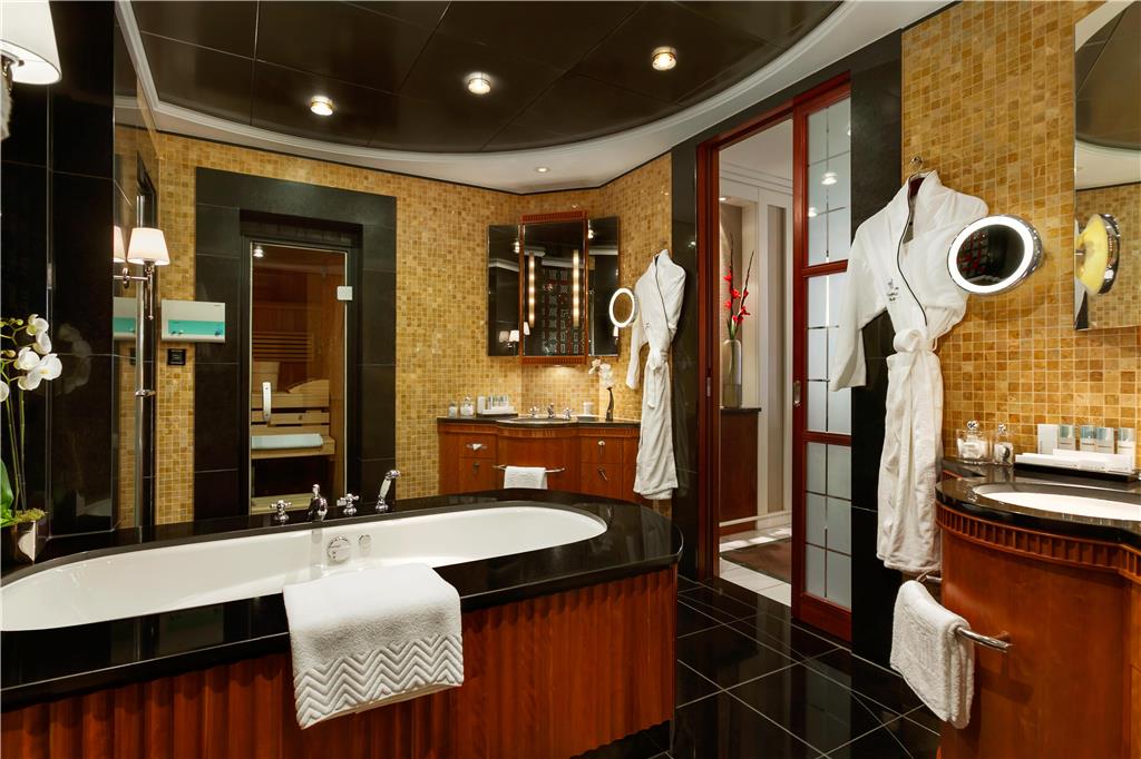 Presidential Suite Bathroom