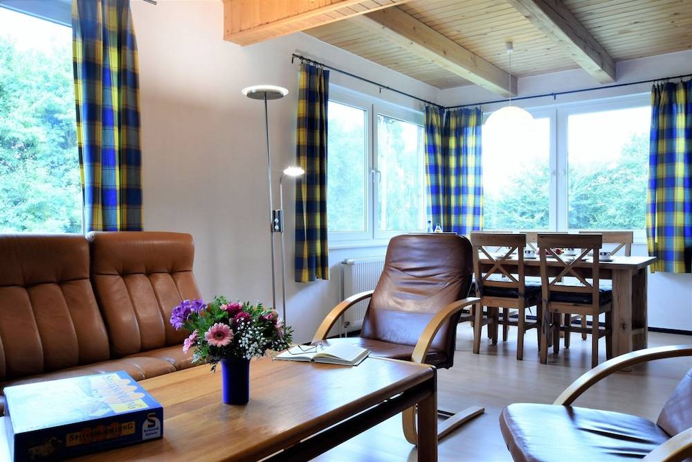 Luxurioese Ferienwohnung in Boddin mit Garten