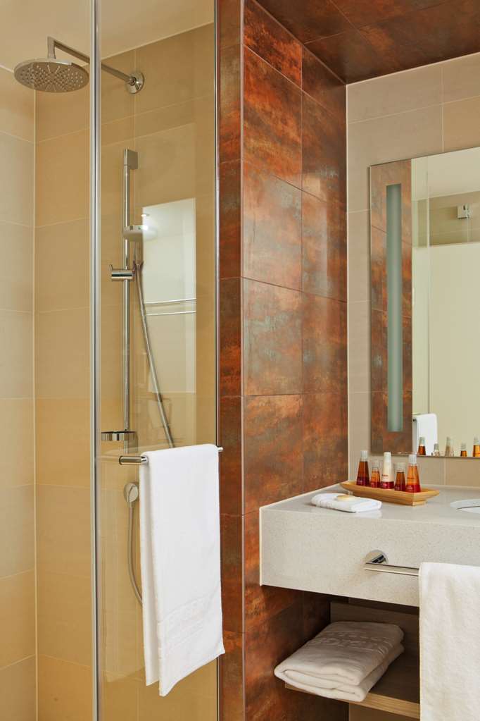 Steigenberger Hotel Bremen, Germany - bathroom