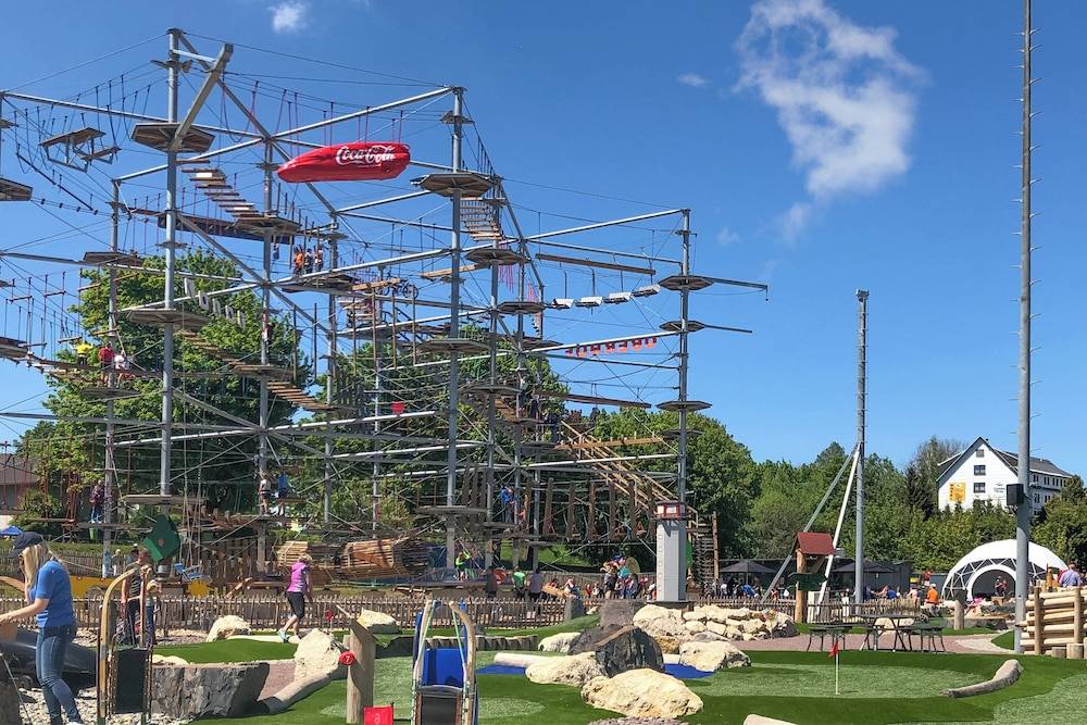 Ropes course (team building)