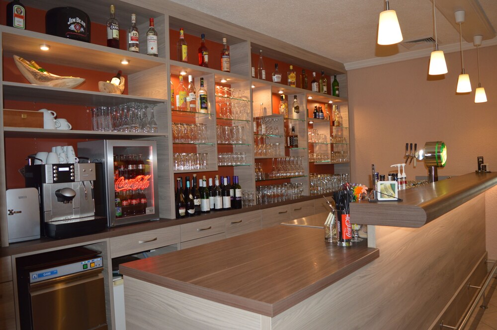 Hotel Bar
