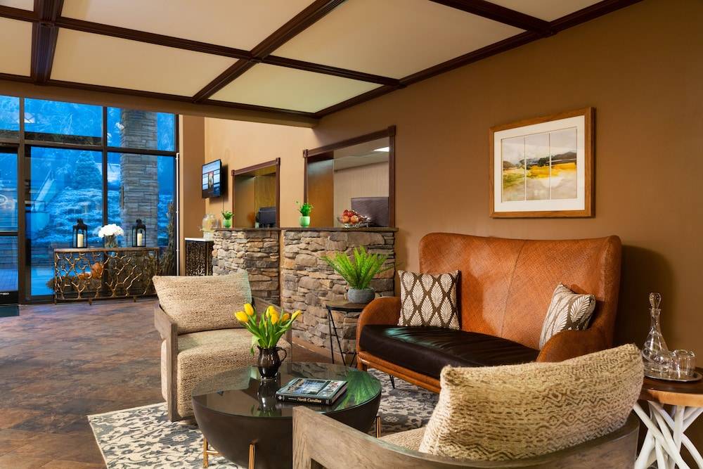 Meadowbrook Inn - photo 2