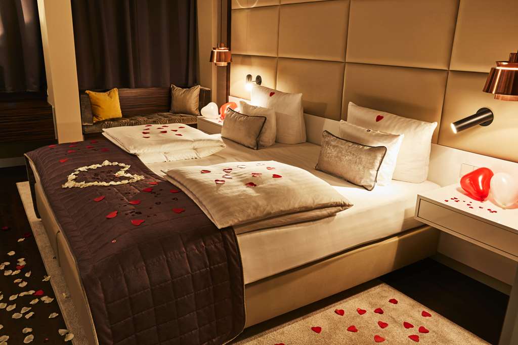 Steigenberger Hotel Koeln, Germany - Honeymoon Decoration