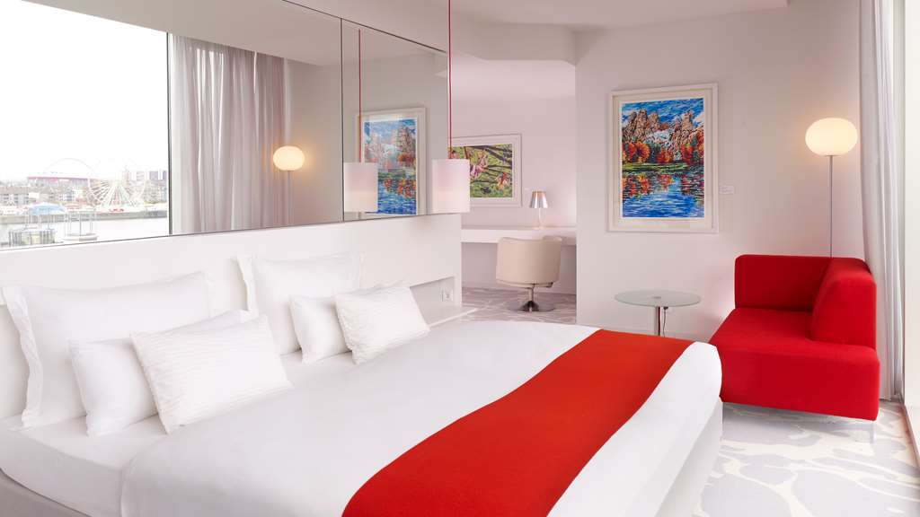 art'otel cologne art panorama room