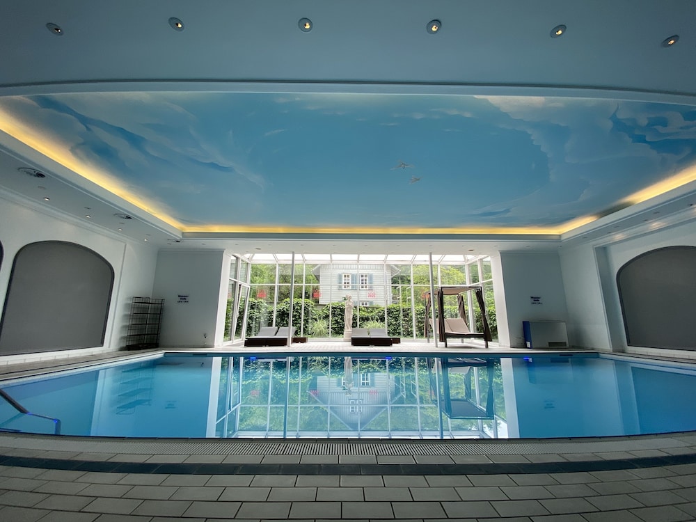 Exercise/lap pool