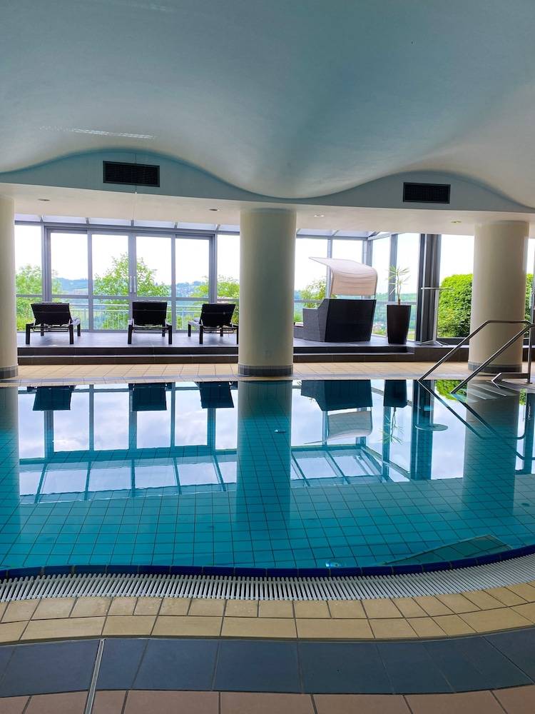 Exercise/lap pool