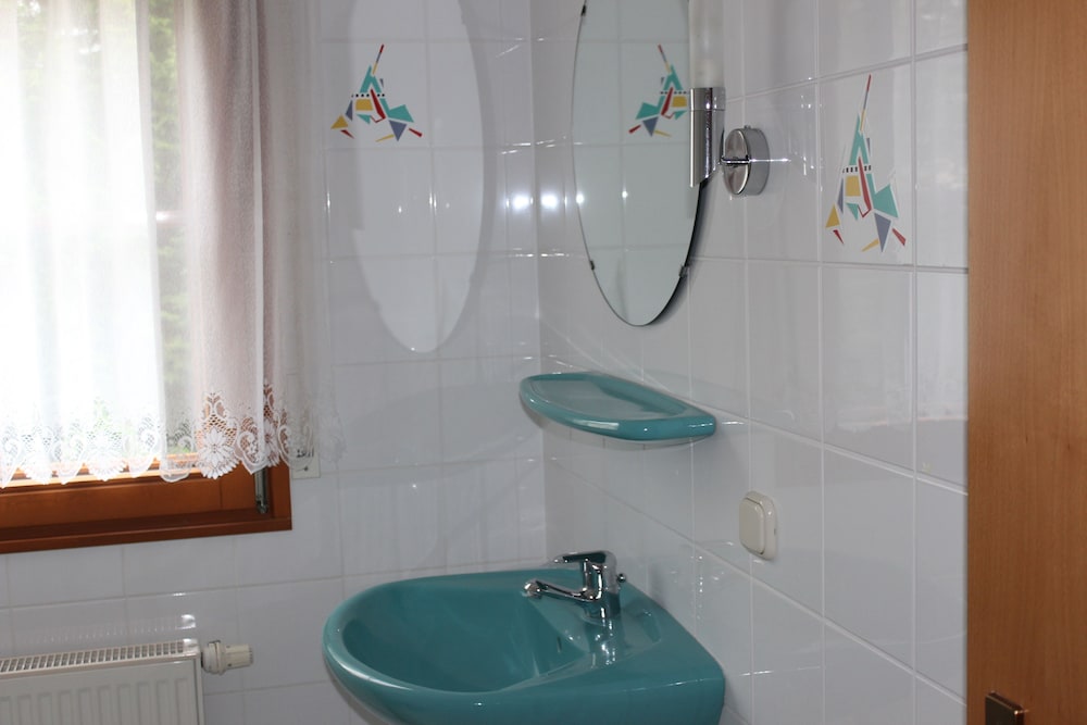 Bathroom sink