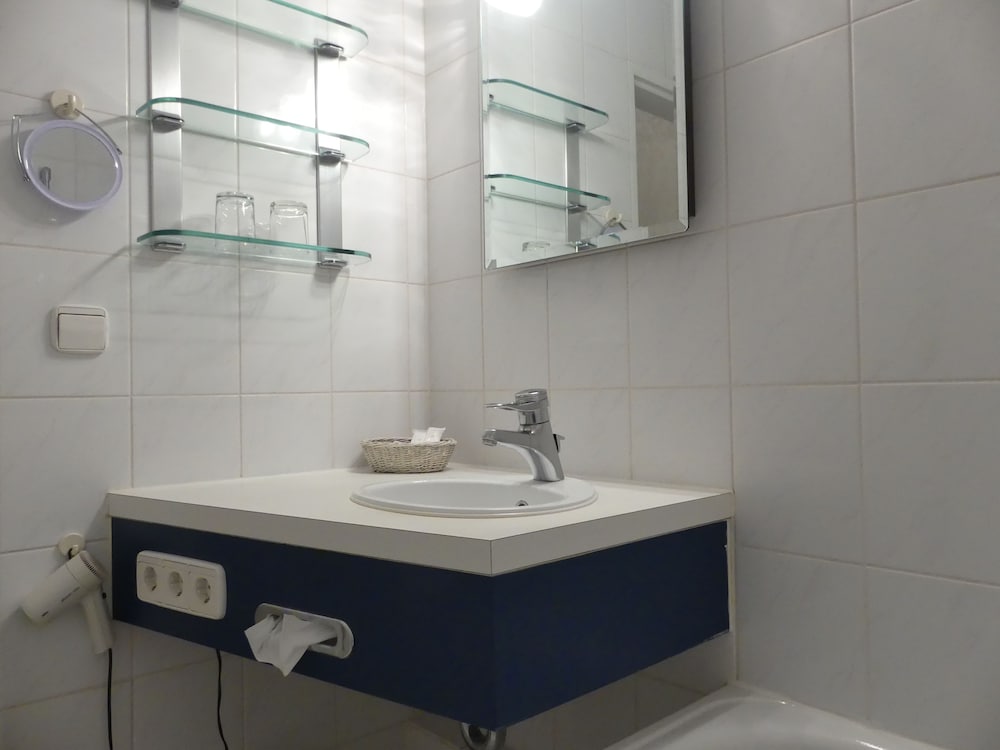 Bathroom sink
