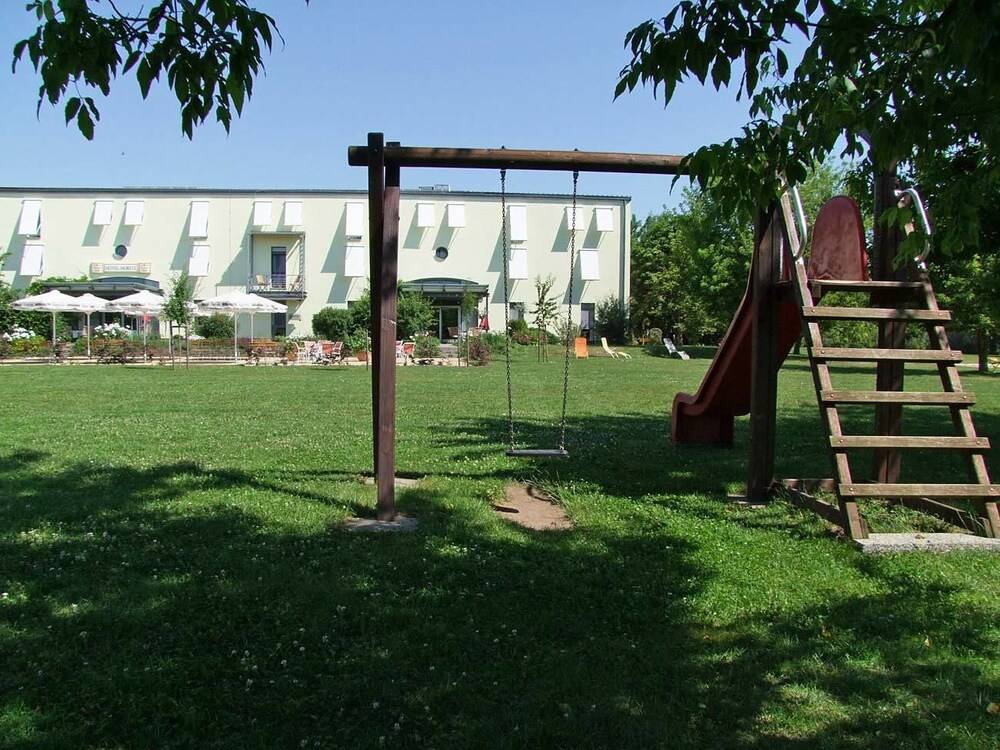 Childrens Play Area - Outdoor