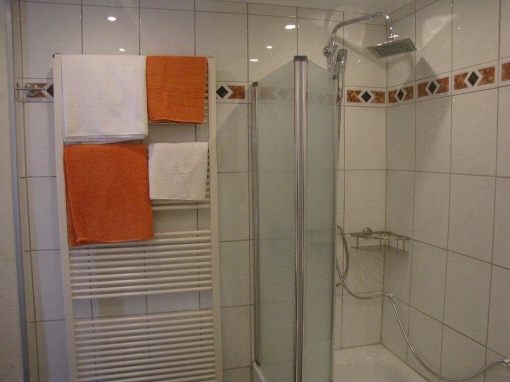 Deep Soaking Bathtub