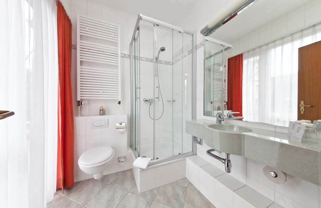 Standard Room Bath_Novum Hotel Hagemann Hamburg