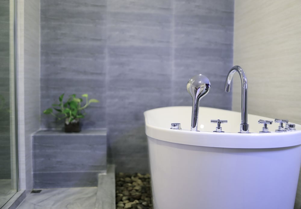 Jetted tub