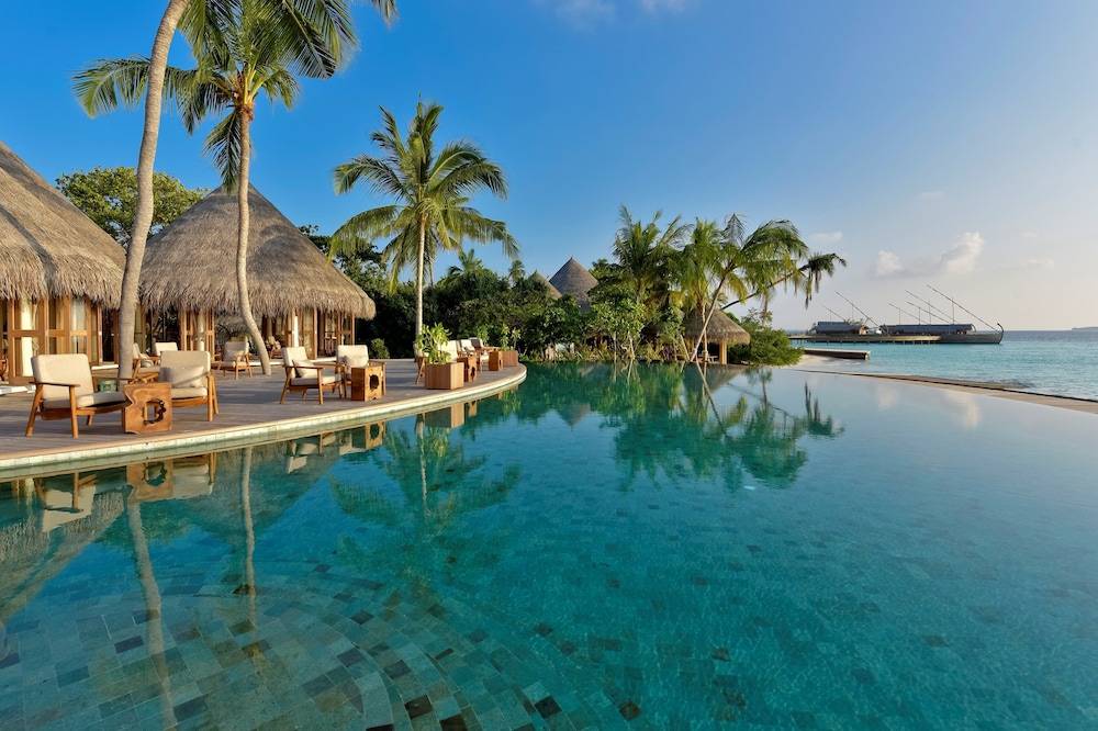 Poolside bar
