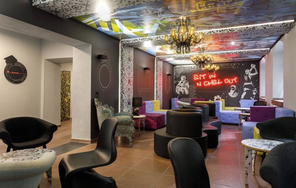 Lobby lounge
