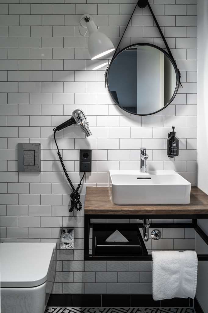 BWE bathroom dpi