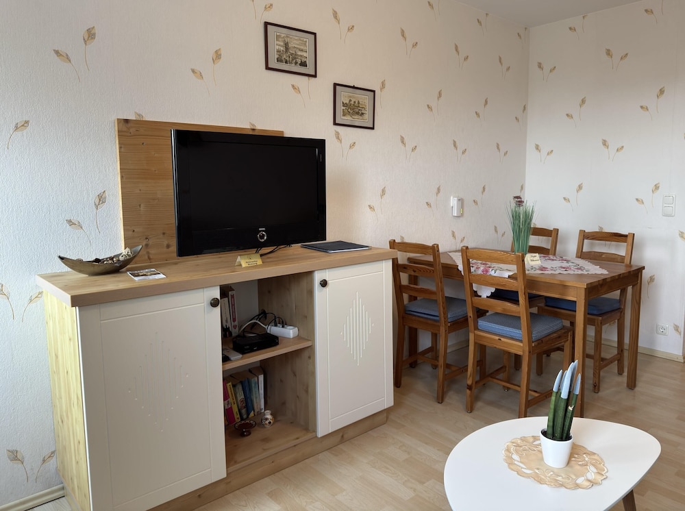 Charmante Ferienwohnung mit Garten und nah am Meer