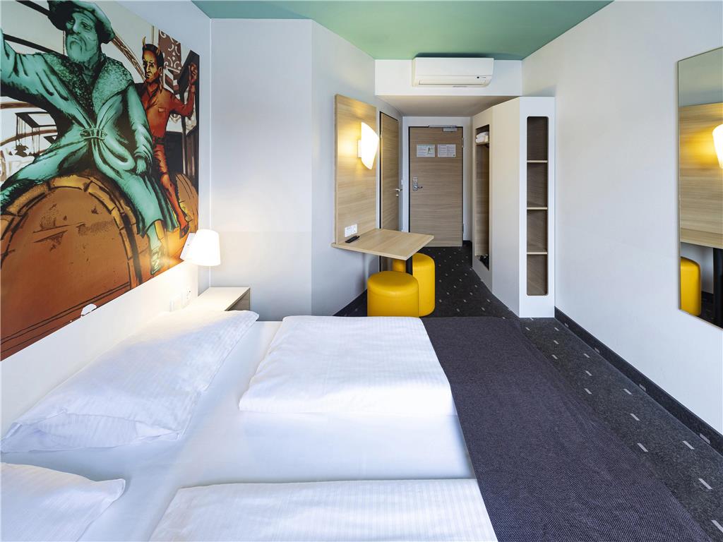 Guest room