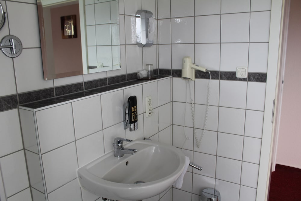 Bathroom sink