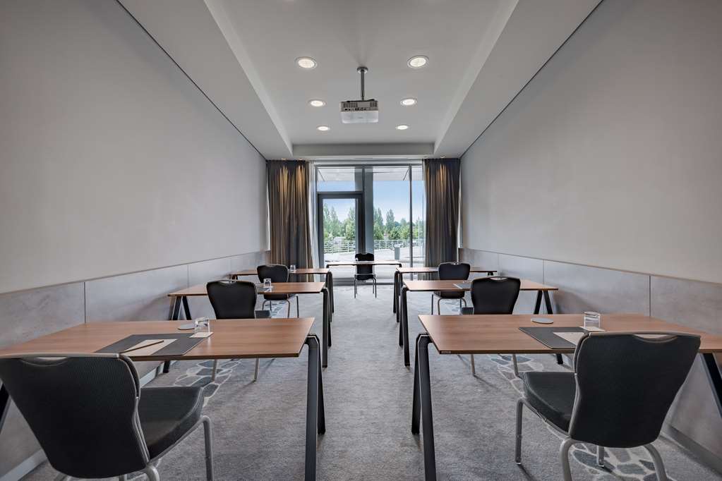 Airport 5 - classroom seating
