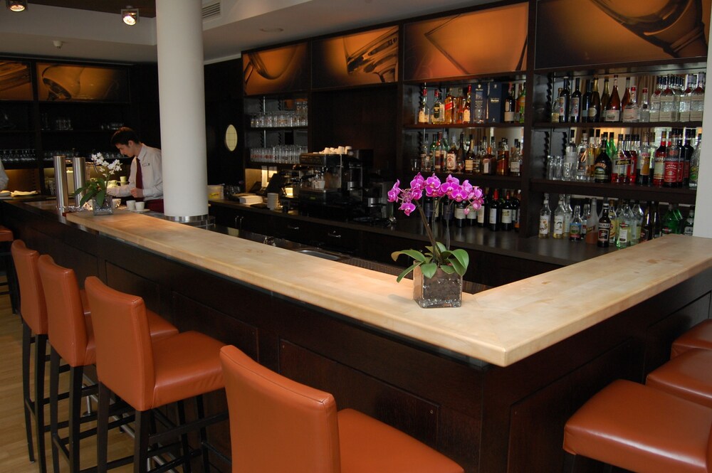 Hotel Bar