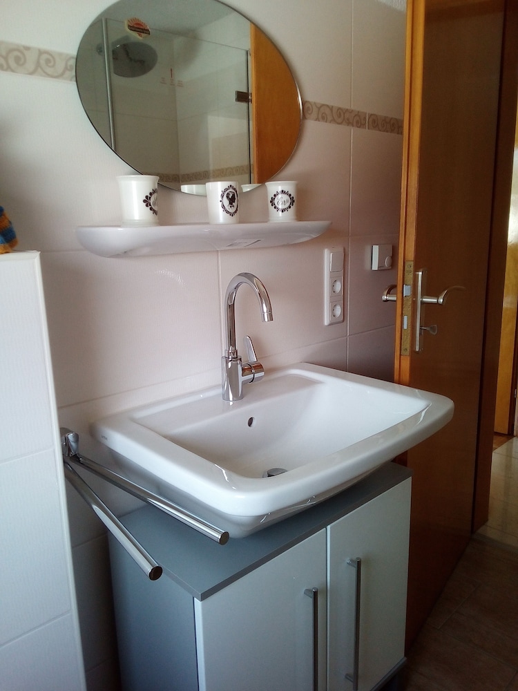 Bathroom sink