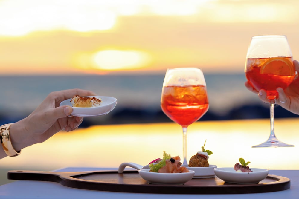 Poolside bar