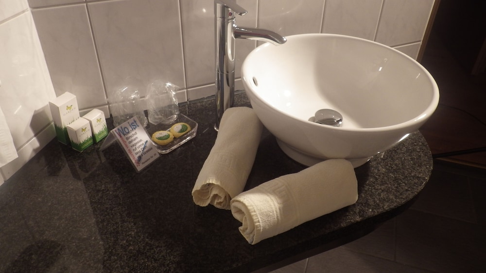 Bathroom amenities