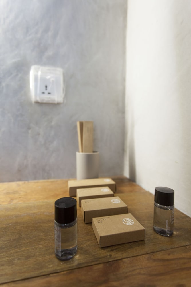 Bathroom amenities