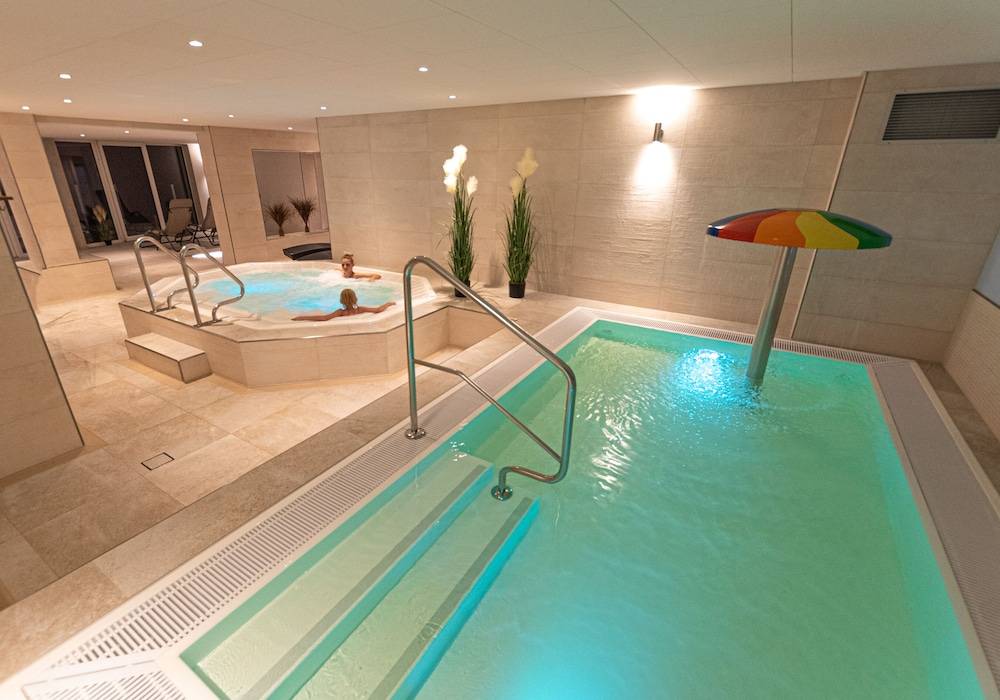 Indoor spa tub