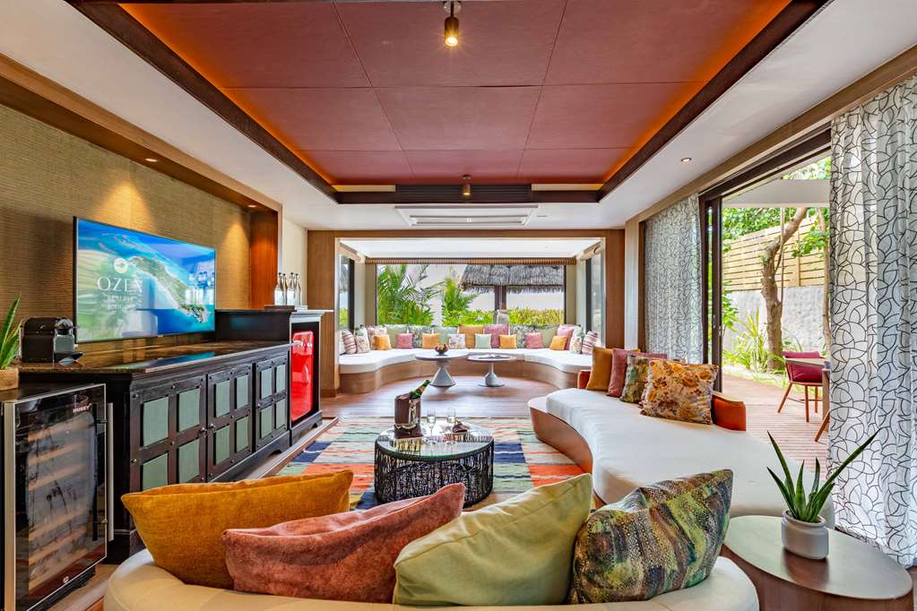 OZEN RESERVE BOLIFUSHI Earth Pool RESERVE Sunset BR Living Room