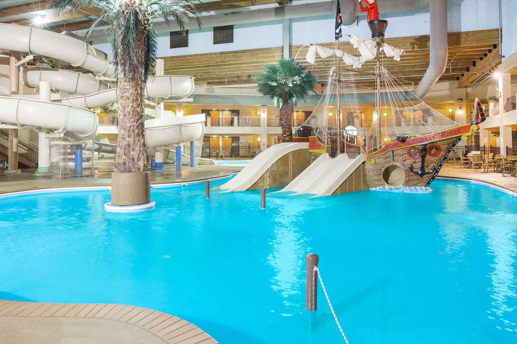 Ramada Tropics Resort & Conference Center Des Moines - photo 4